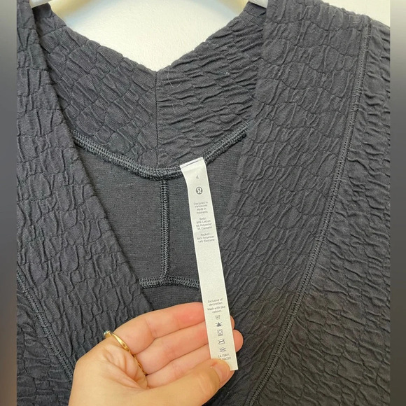NWOT Lululemon|| Rippled V-Neck Pullover in Black Size 4 - Picture 6 of 11